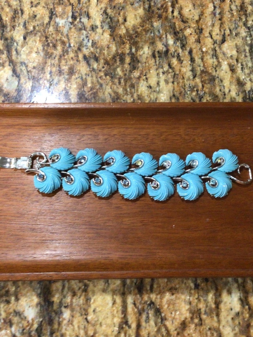 Vintage 1950’s stunning Lisner Rhodium plated bracelet. Excellent shape.